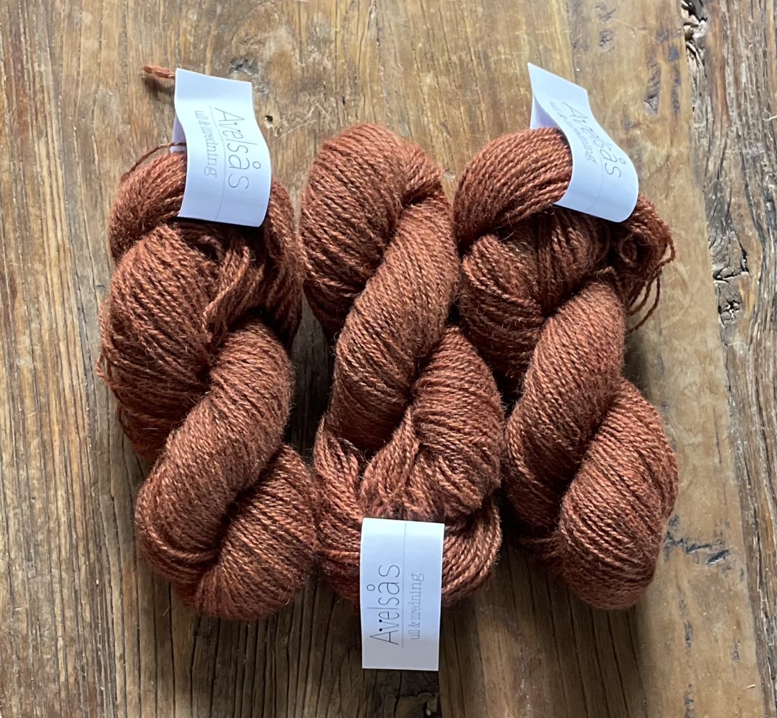 2-threaded "Svärdsjögarn" (Yarn) 