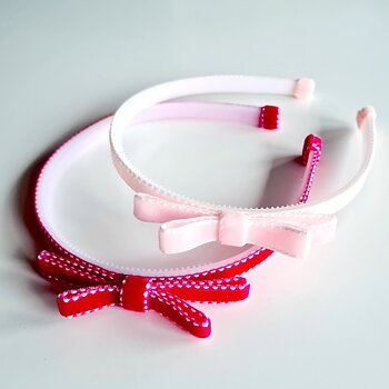 ROSETTDIADEM I SAMMET - CERISE