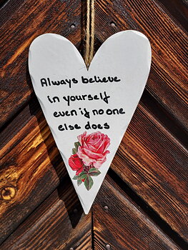 Trähjärta, always believe, 21x13.5cm