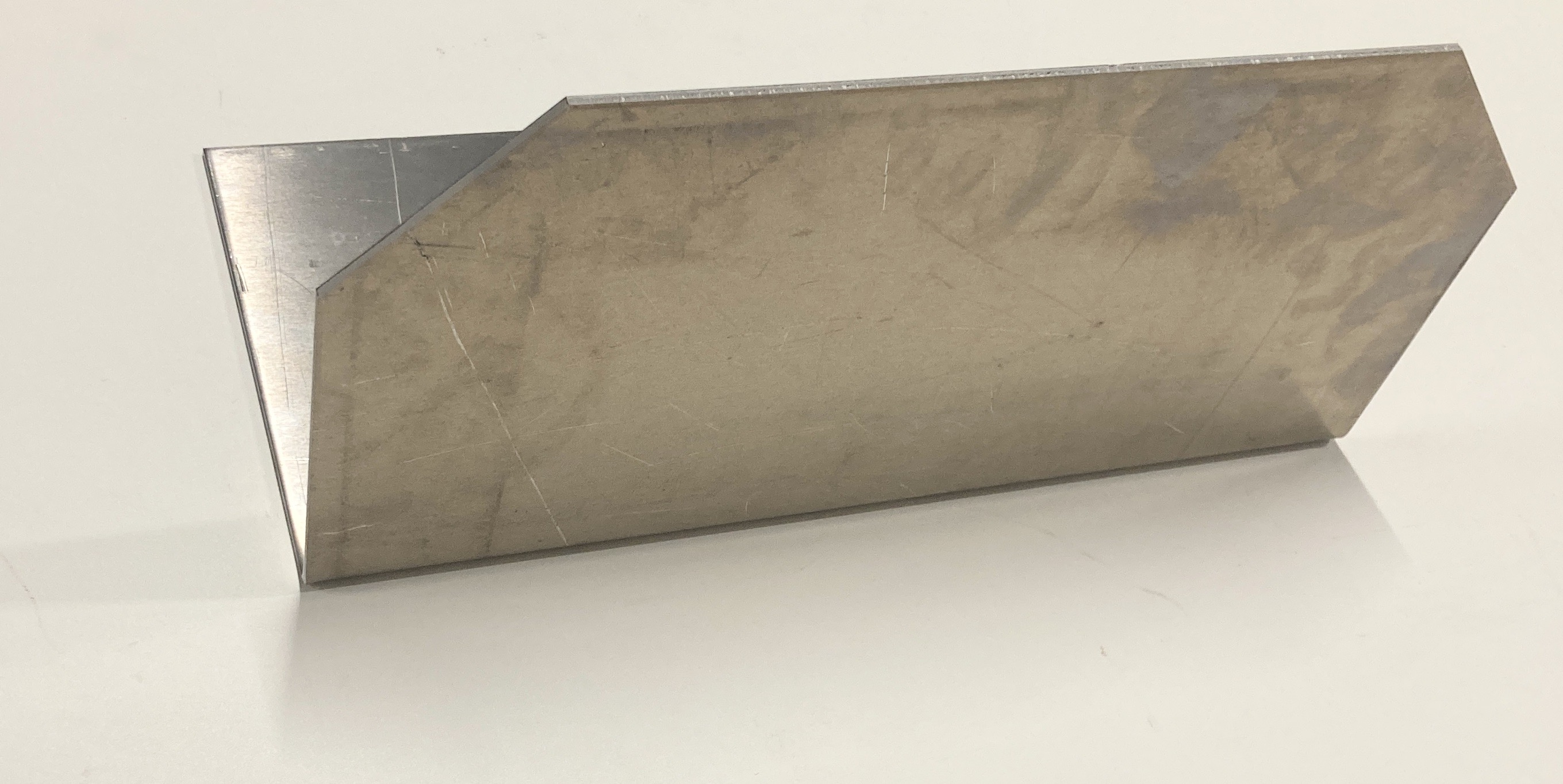 Vinkelfäste för batterilåda  - 4