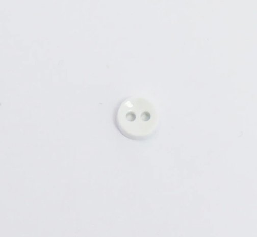 Knapp med 2 hål - mini vit (6 mm)
