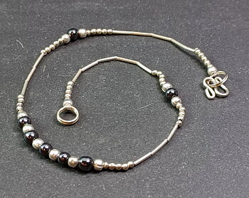 Fotlänk - Hematit  med Silver pärlor