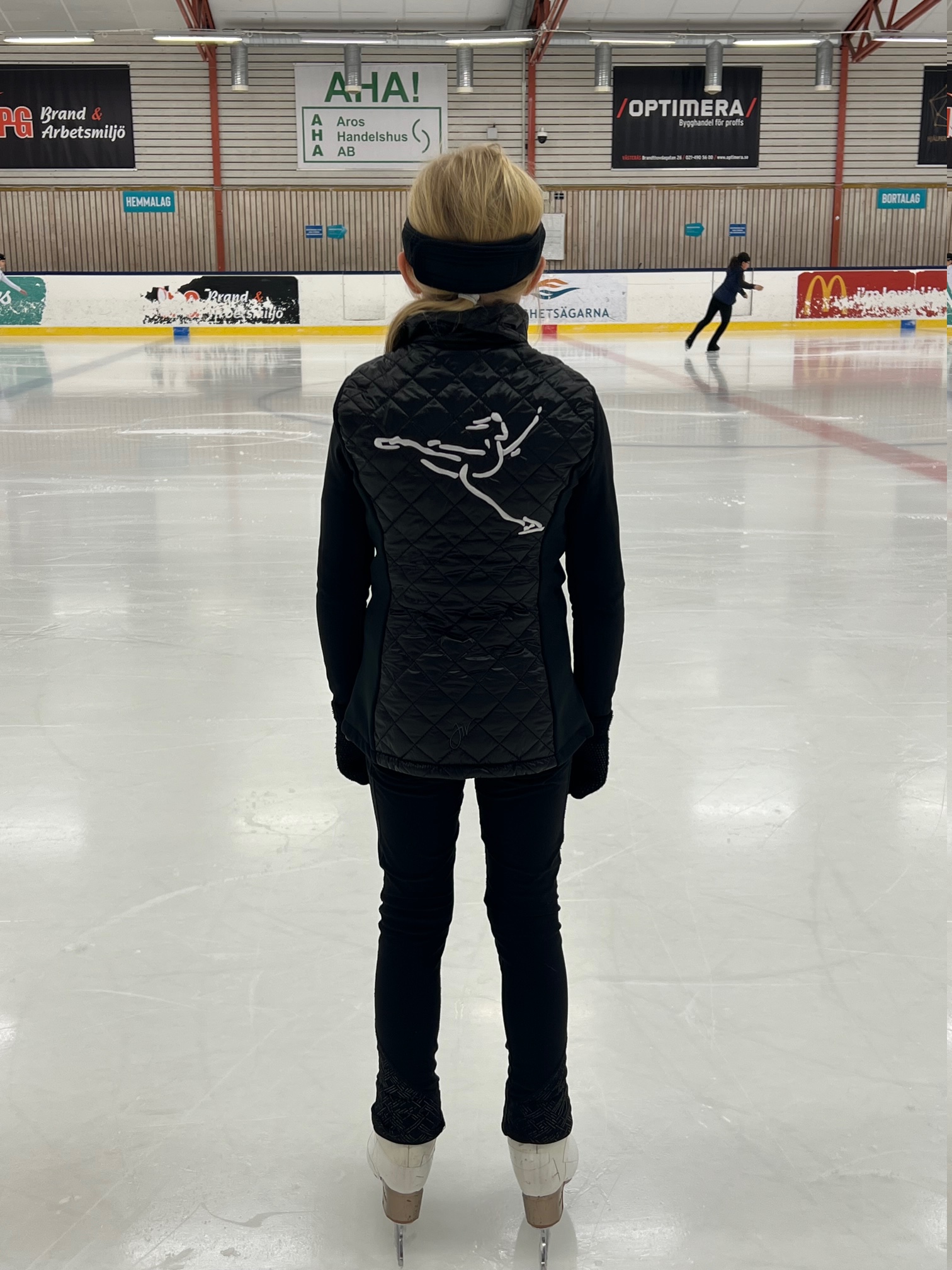 Svart klubbväst IFK Västerås konståkningsklubb