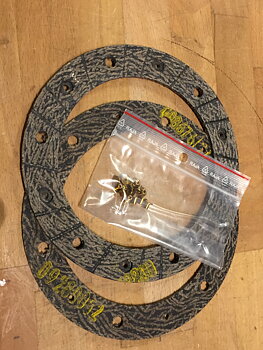 Lamellbelägg med nitar 180mm