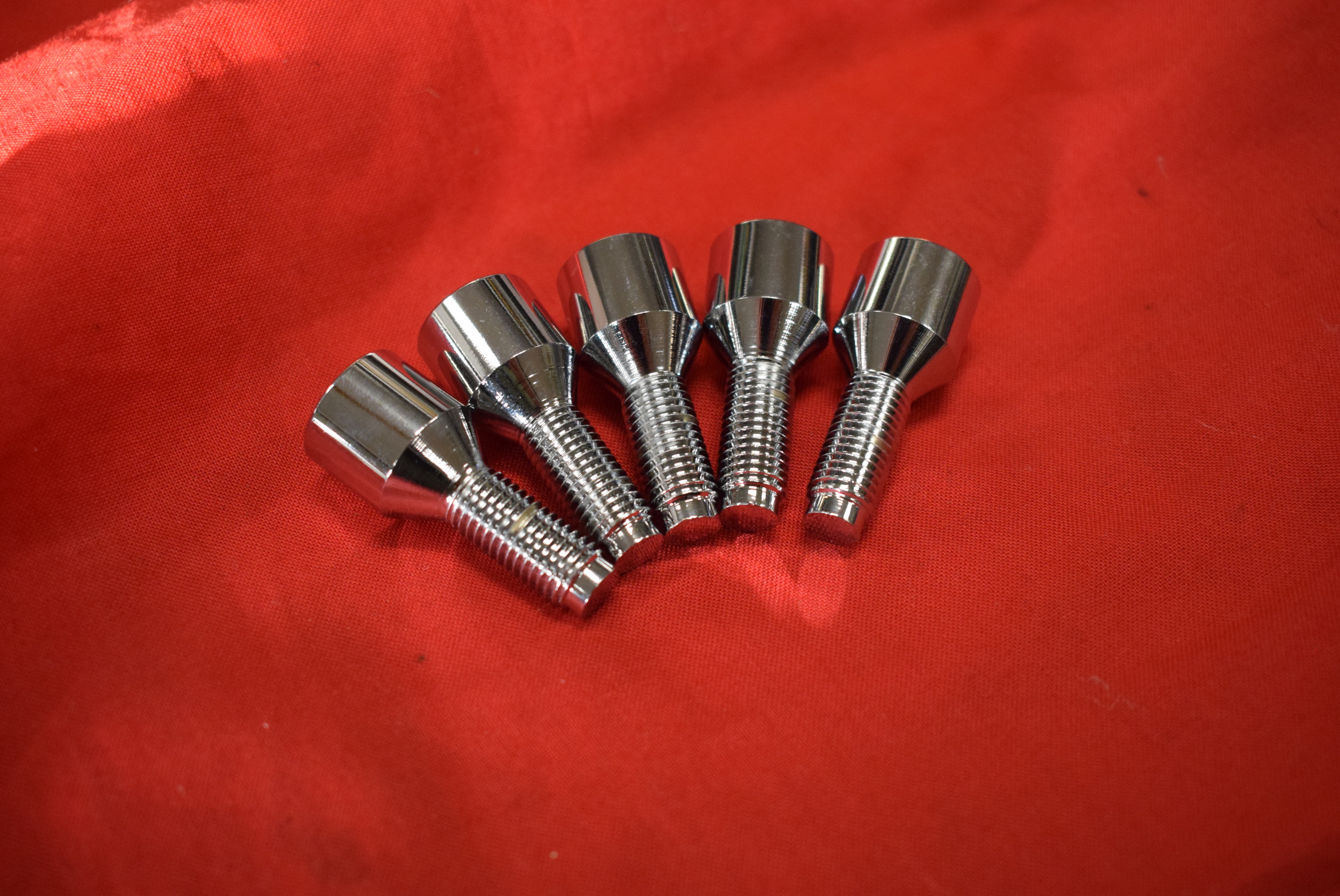 Boltset for brakedrum  BT & 45" 1936-66