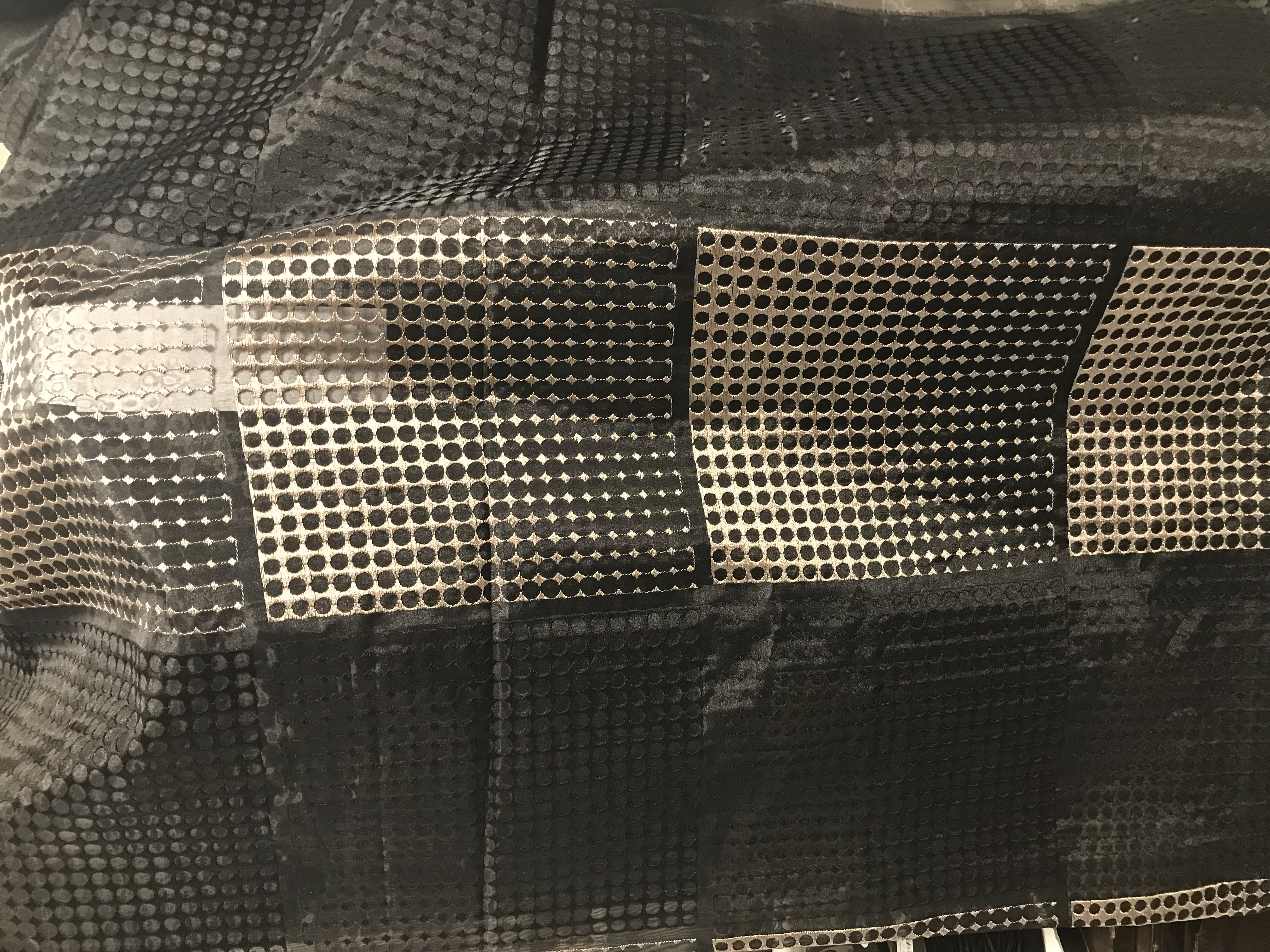 Svart Broderad Organza STUVAR