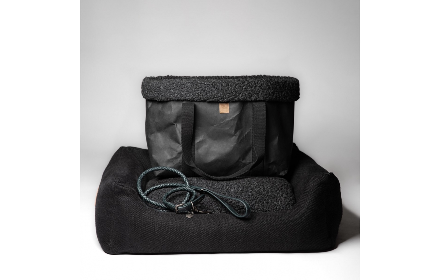 2.8 Dorothea Paper Dog Bag black - 2