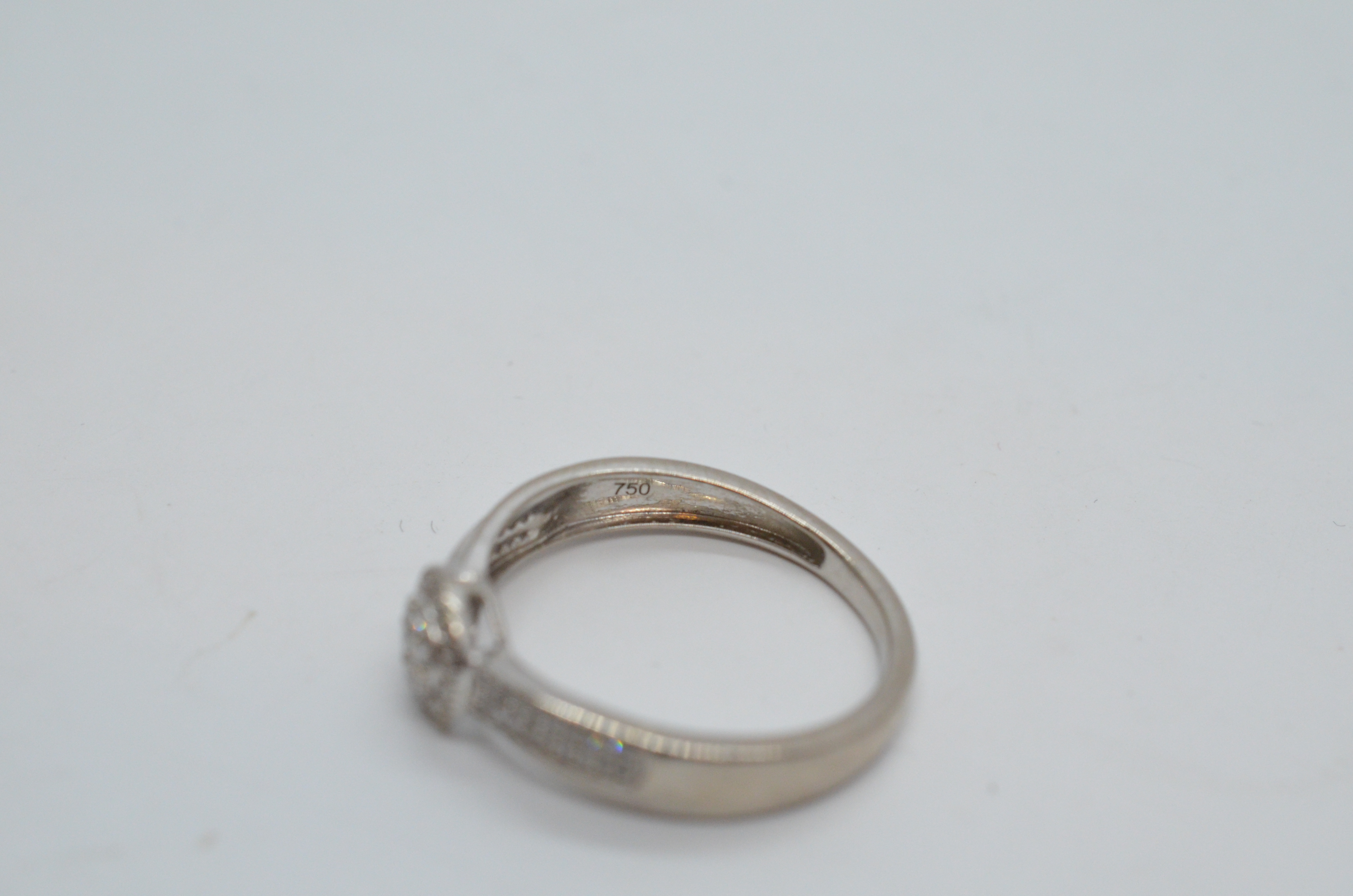 Second hand 18k white gold ring with diamonds  - 5