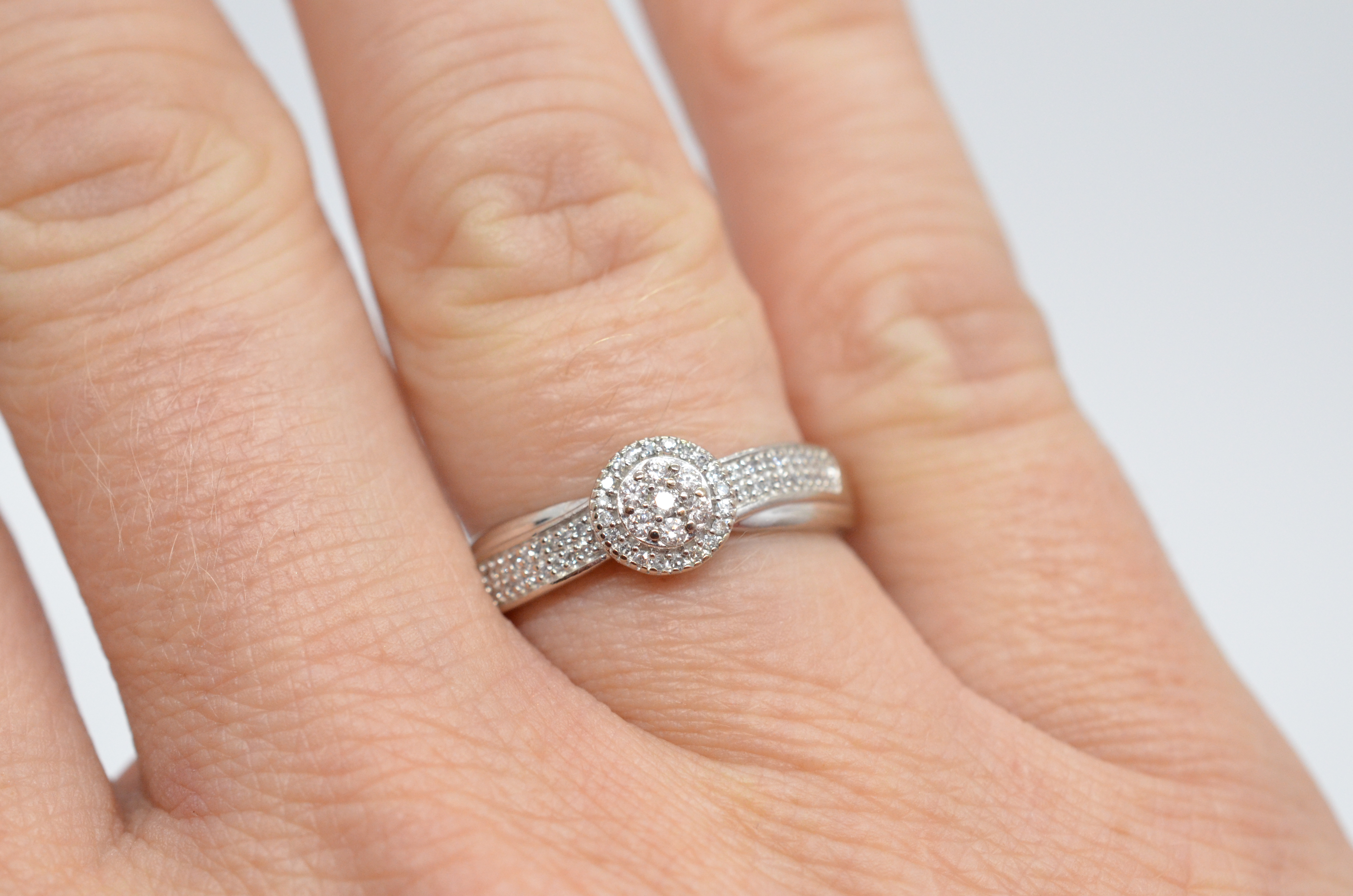 Second hand 18k white gold ring with diamonds  - 4