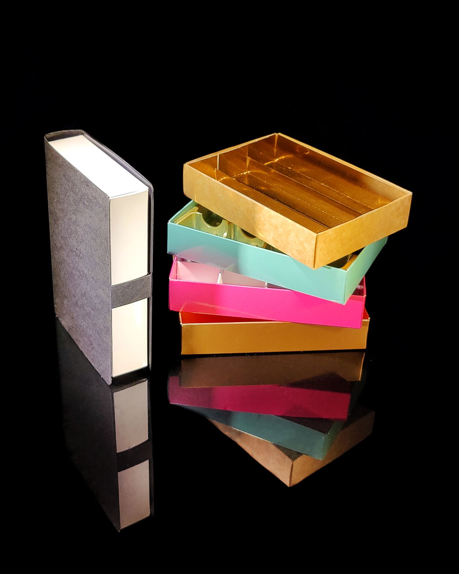 Book-Style Cover for 12-piece Praline Box - 3