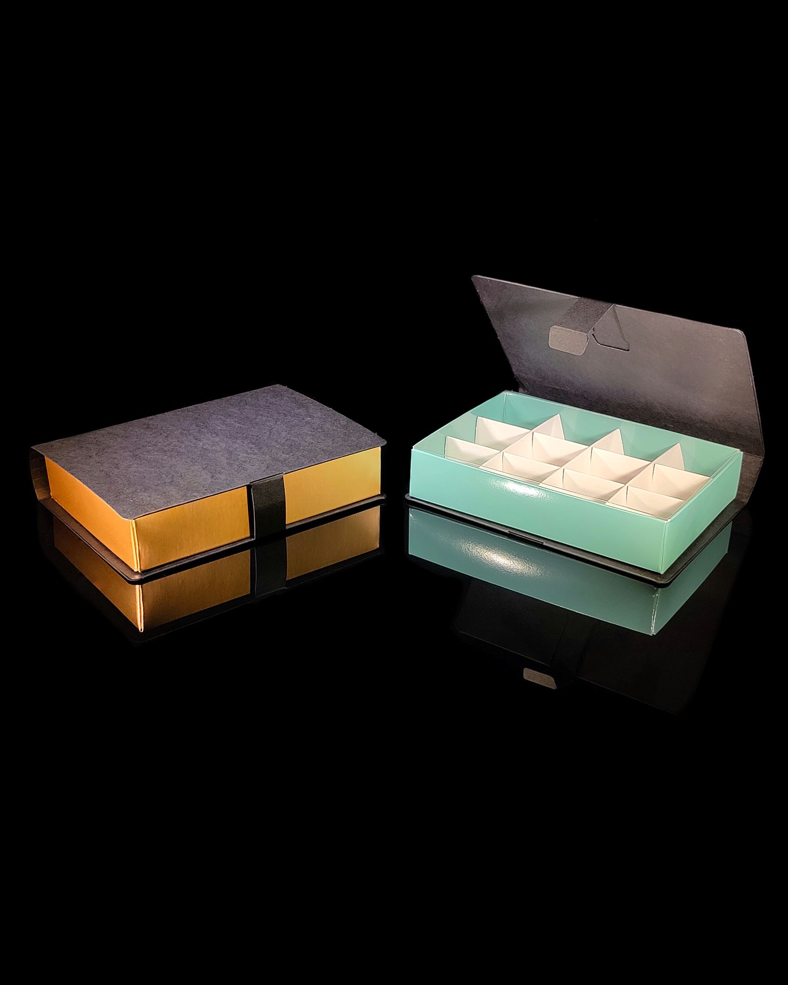 Book-Style Cover for 12-piece Praline Box