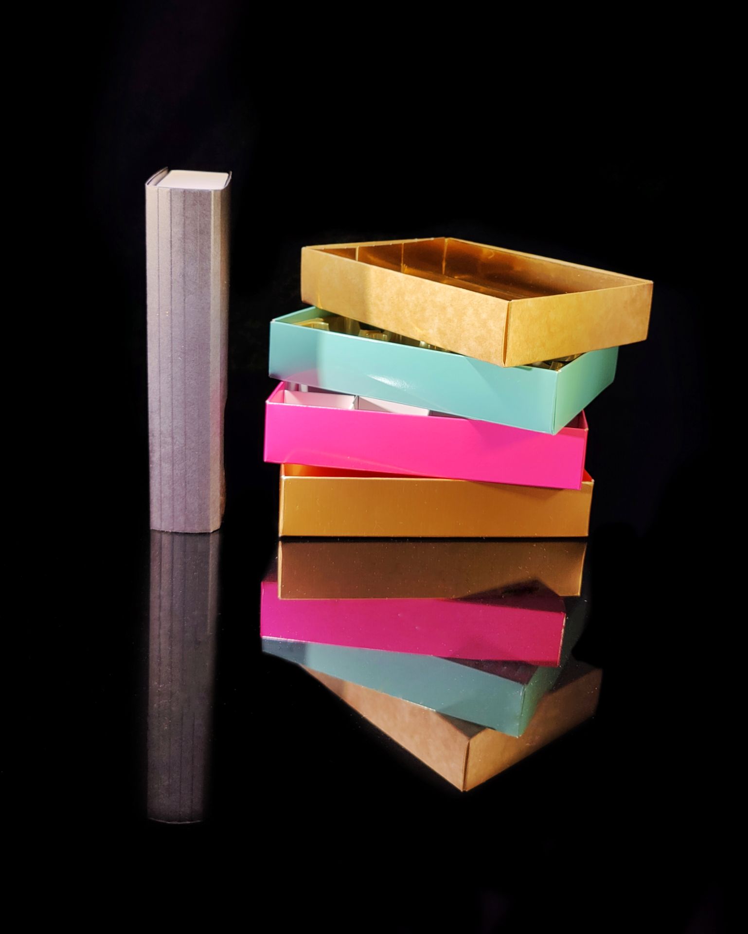 Book-Style Cover for 12-piece Praline Box - 4
