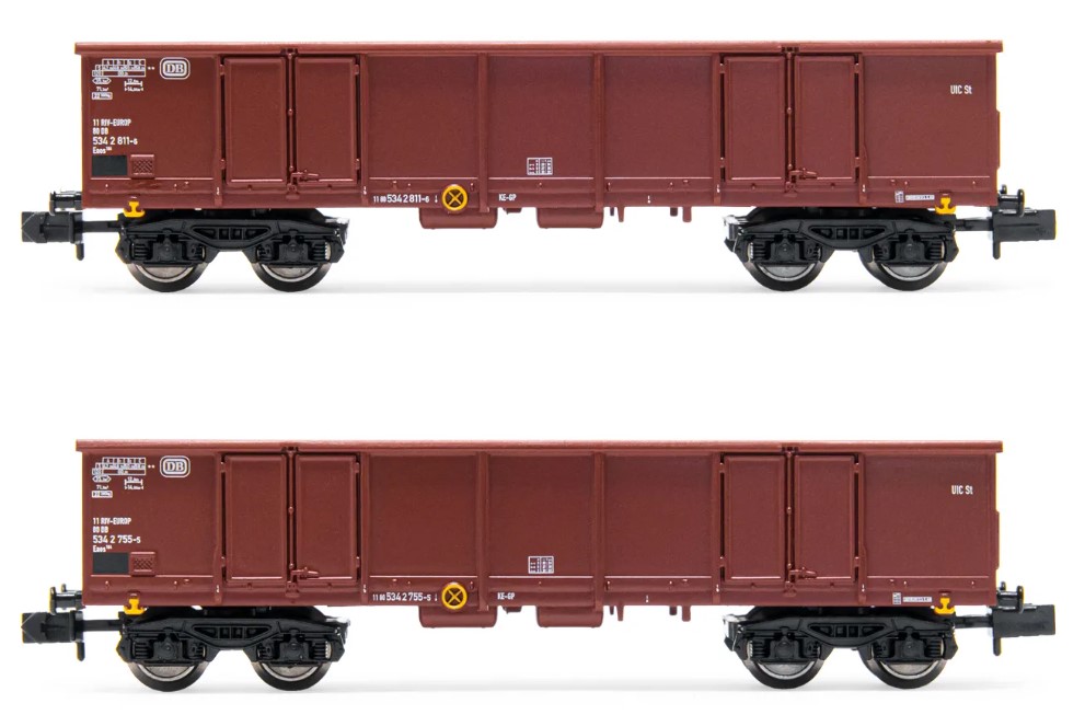 DB, 2-unit set 4-axle open wagons Eaos, brown livery, loaded with scrap, period IV
