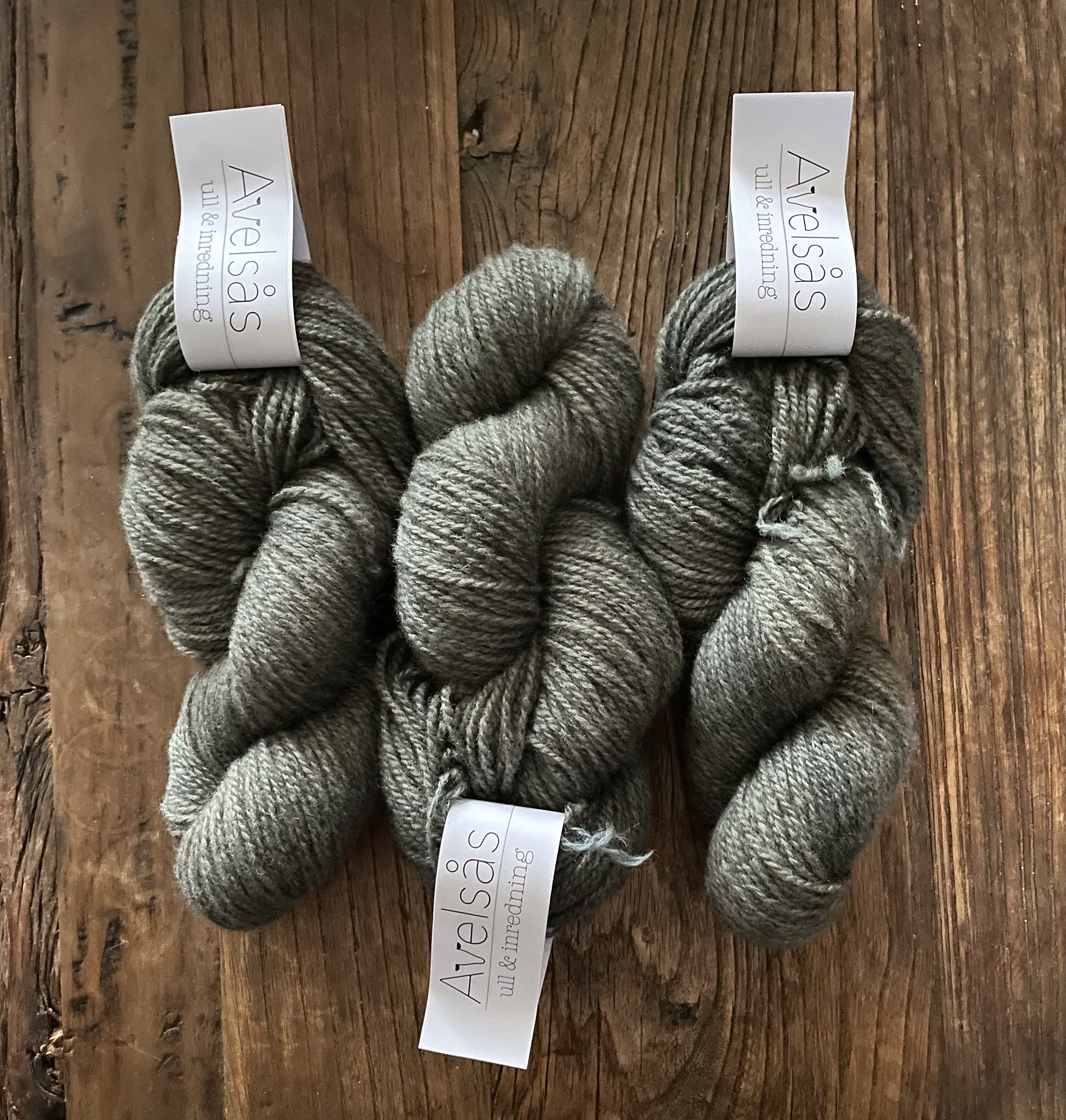 Dew in the grass 2-strand fine wool yarn