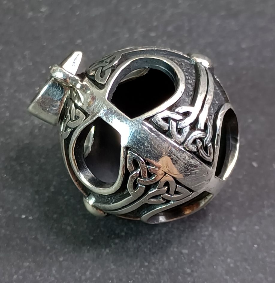 Medeltida Klot med Triquetra Hänge i Silver
