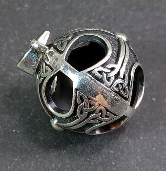 Medeltida Klot med Triquetra Hänge i Silver