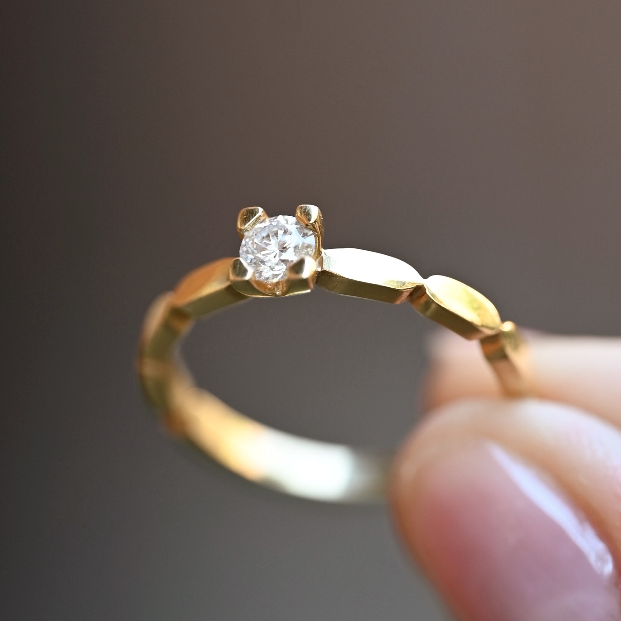 Ring Frida handgjord diamant guld 18 karat