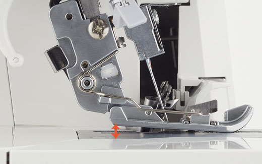 JUKI MO-2500. 2/3/4-trådig overlock med automatisk luftpåträdning, automatisk nålpåträdare, mikrolyft, ljudreducering, knälyft m.m. - 9