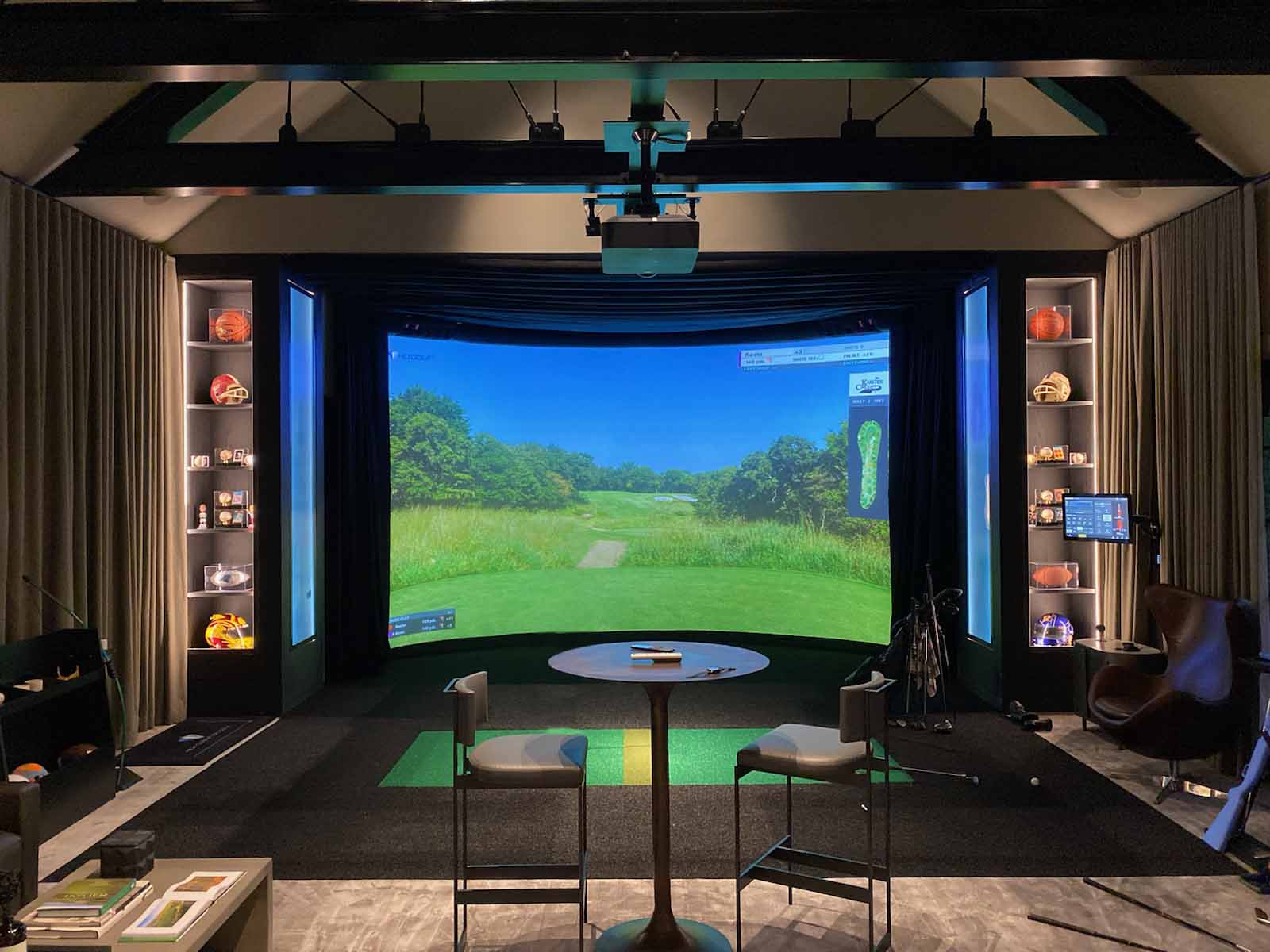 HD GOLF™ SIMULATOR 