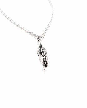 Jernhest - Feather - Pendant