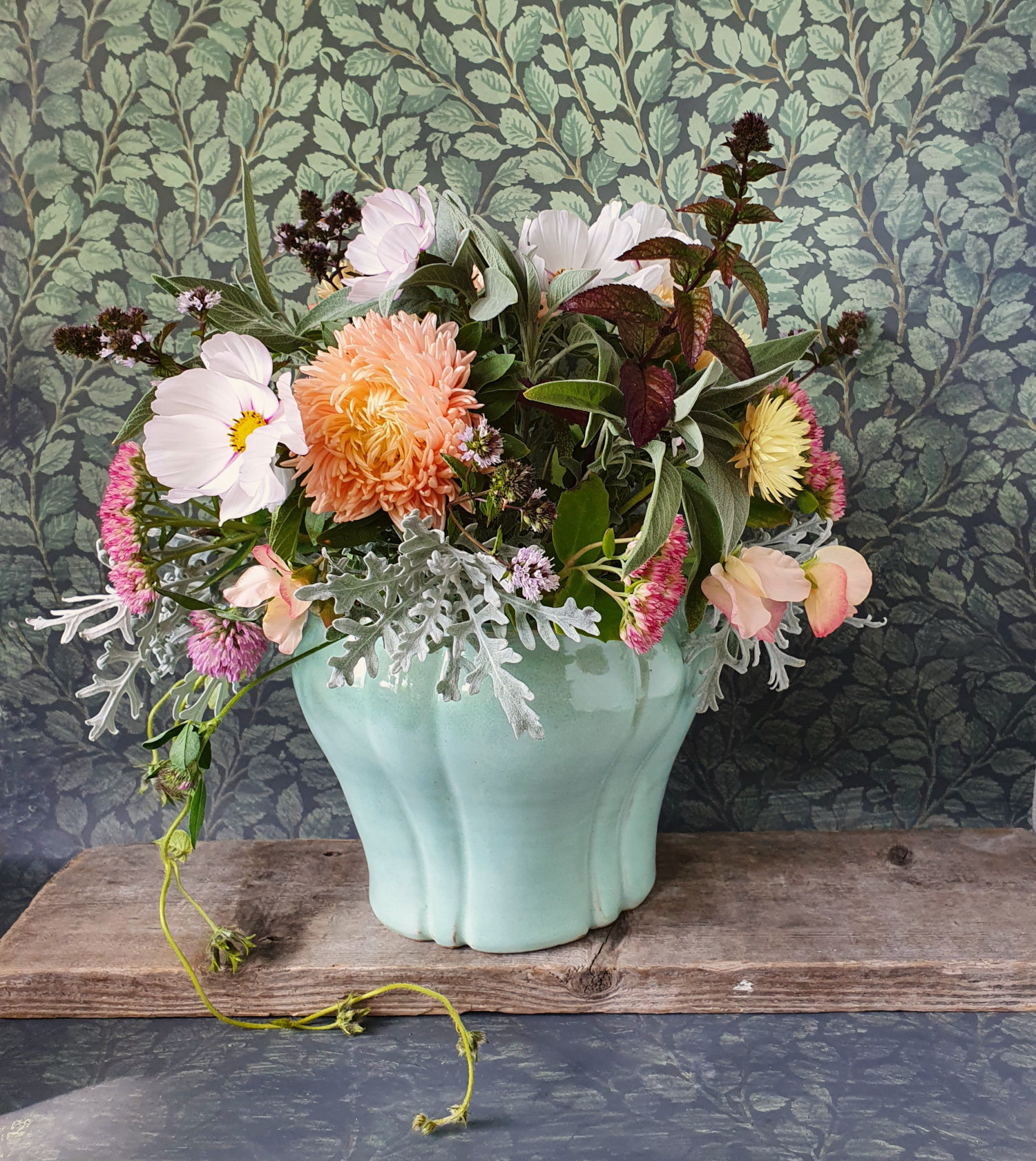 Lobed oval green vase