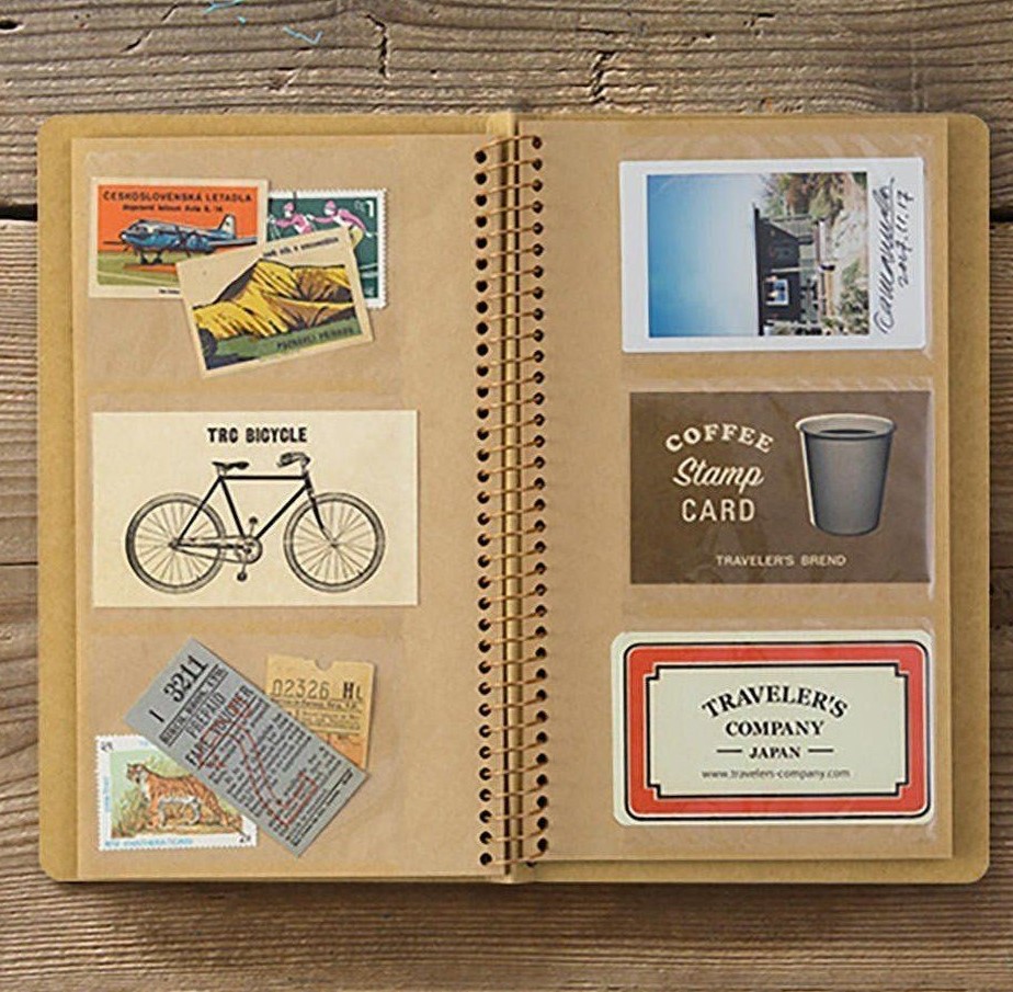 Anteckningsbok med 72 små fickor, SPIRAL CARD FILE A5 SLIM,  Traveler's Comapany, Natur