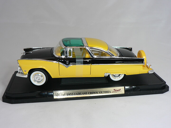 Ford Fairlane Crown Victoria -1955  1:18  Road Legends