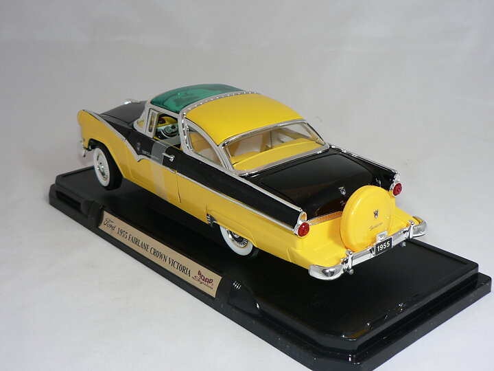Ford Fairlane Crown Victoria -1955  1:18  Road Legends