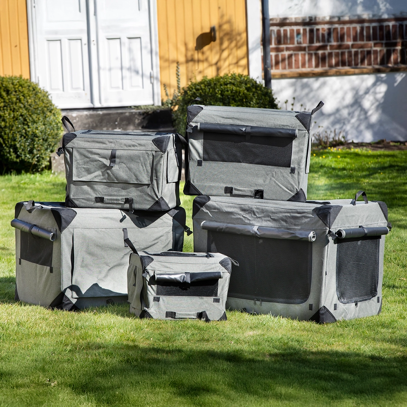 Fabric dog cage in several sizes for both large and small dogs