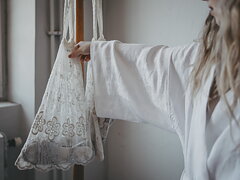 Mon & Amie "Chantal" tygpåse i vintagespets ur kollektionen BLANCHE