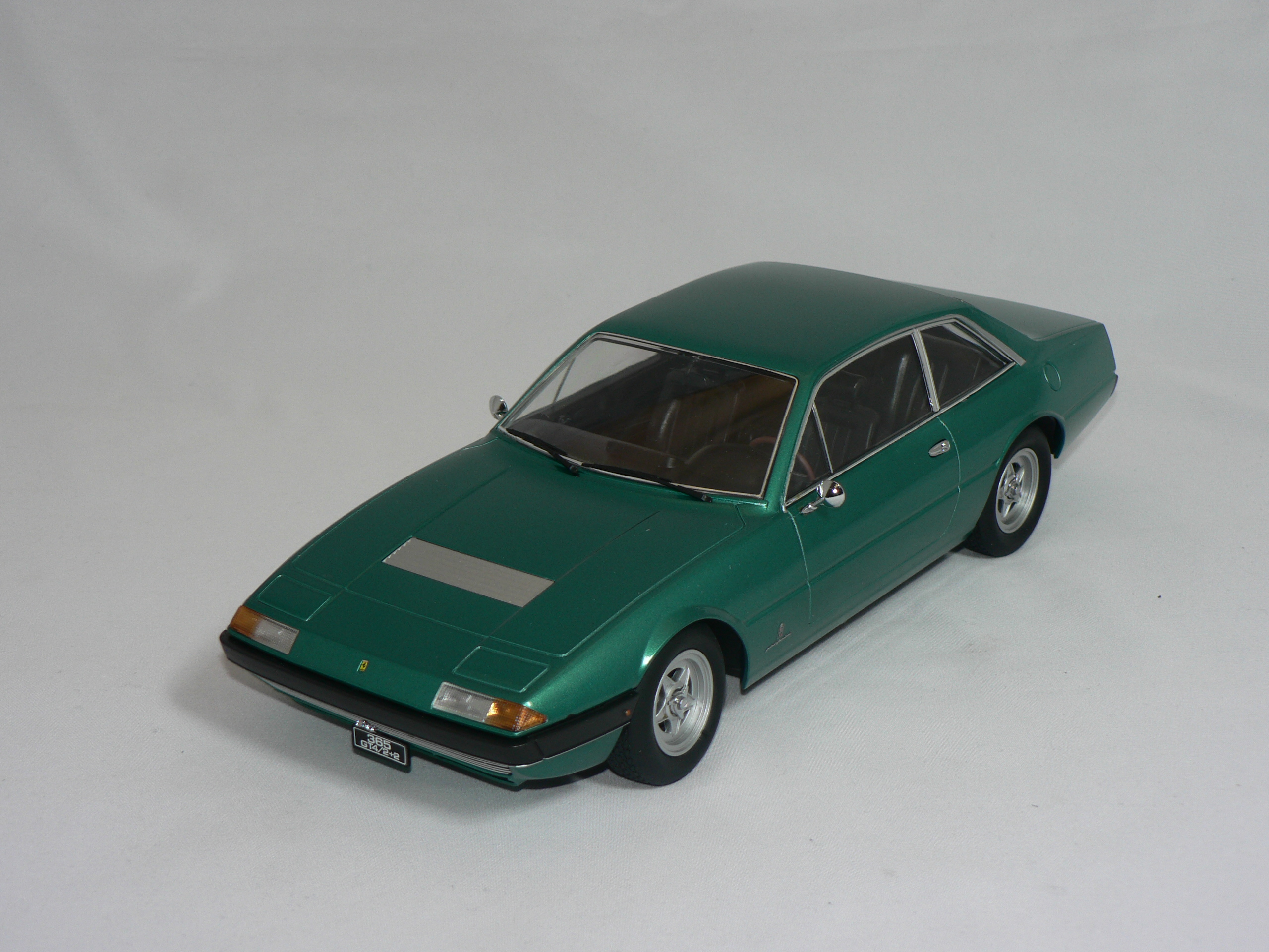 Ferrari  365 GT4 2+2  1972   1:18  KK Scale