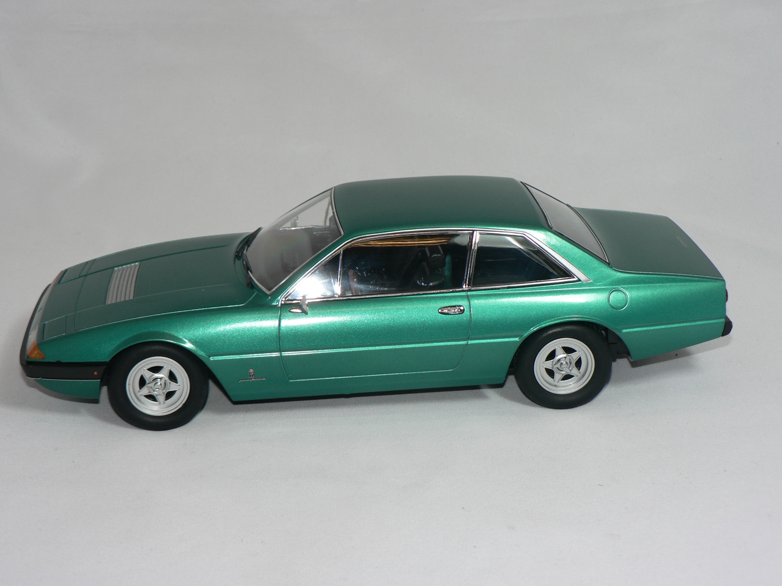 Ferrari  365 GT4 2+2  1972   1:18  KK Scale - 3