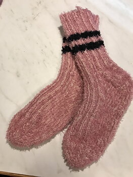 Handstickade strumpor, ca 6 år