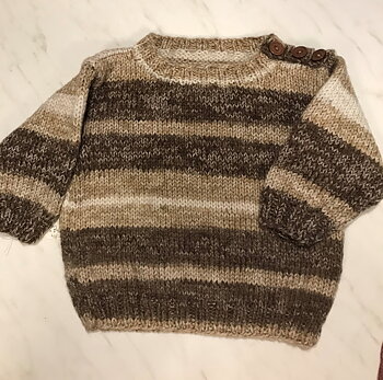 Babytröja i mjukt akrylgarn. Storlek 1 år