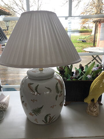 Rund Fern bordslampa