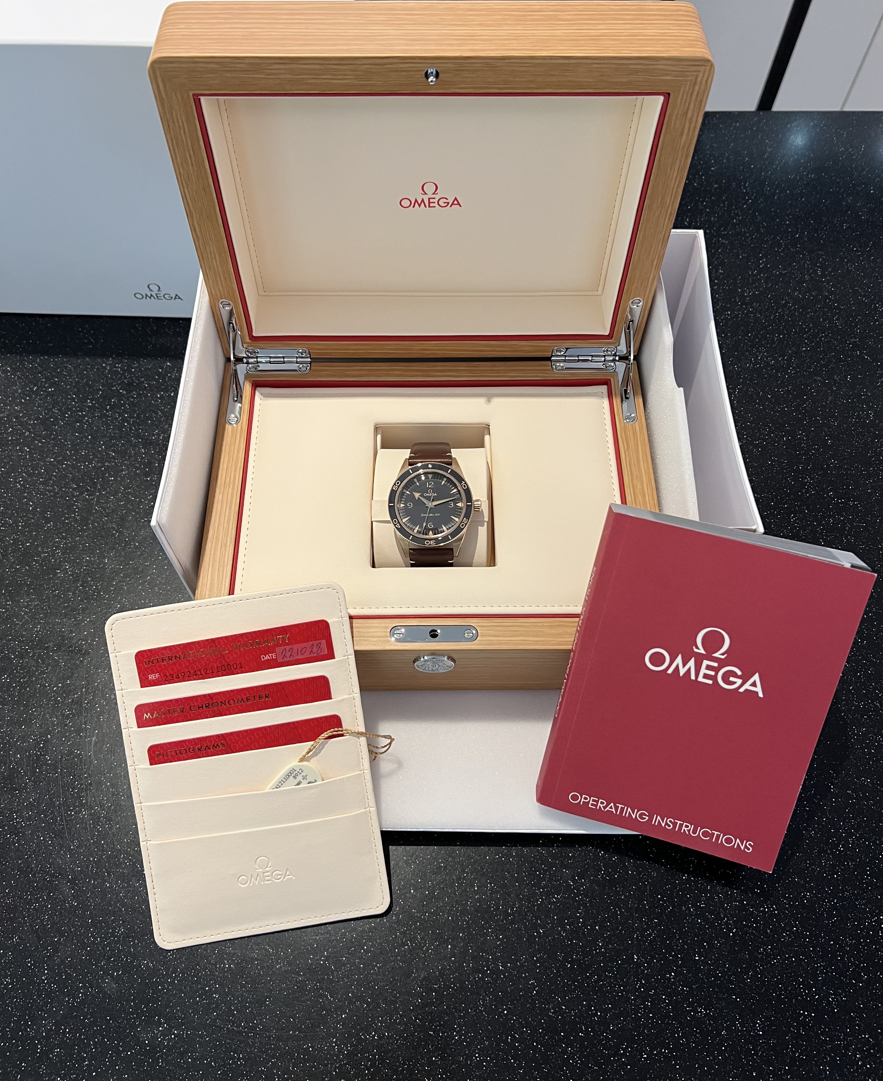 329.92.43.51.10.001 Omega Seamaster 300 Master Co-Axial Chronometer 41 bronsguld 9 k