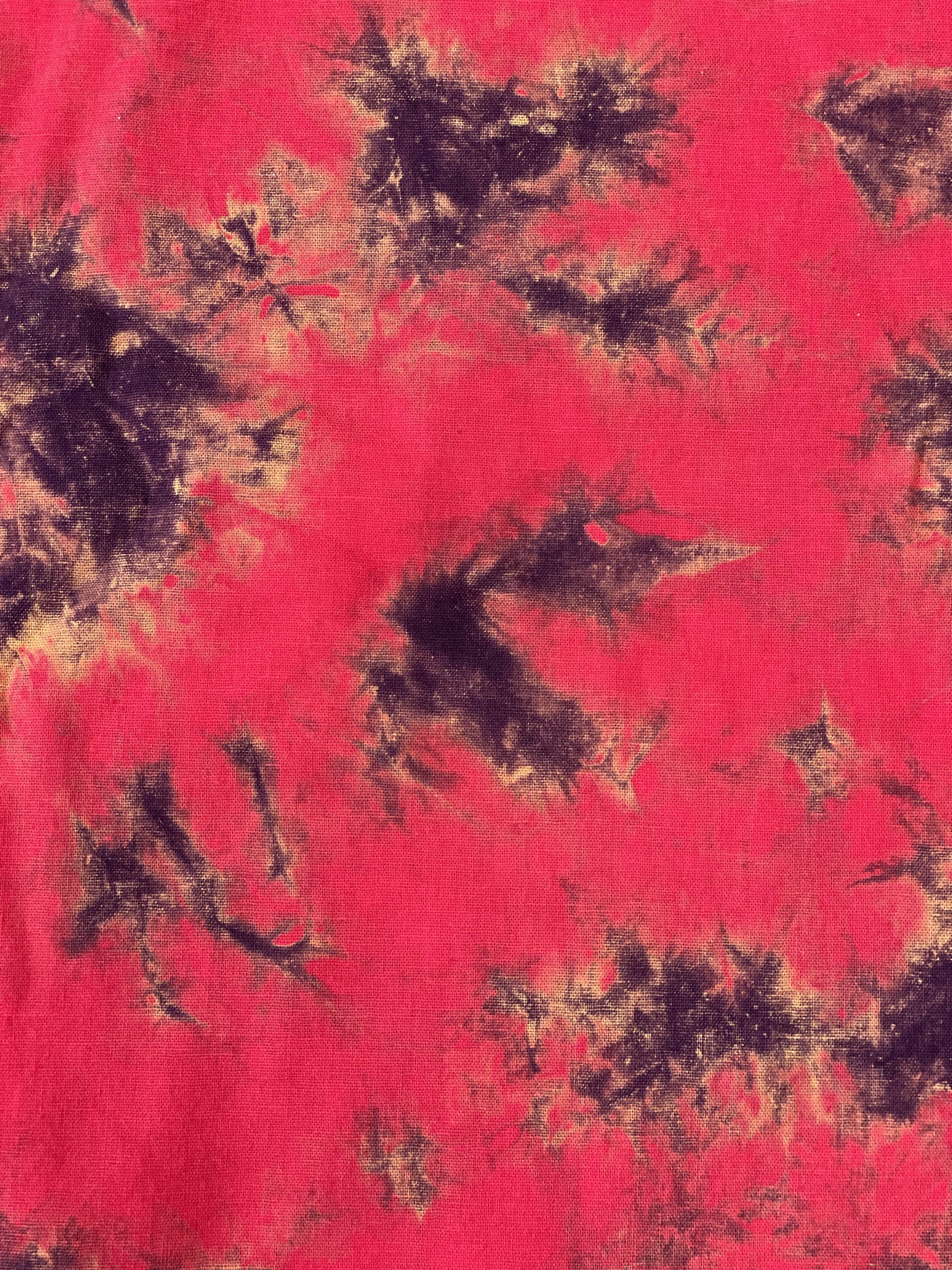 Duk med röd batik - 4