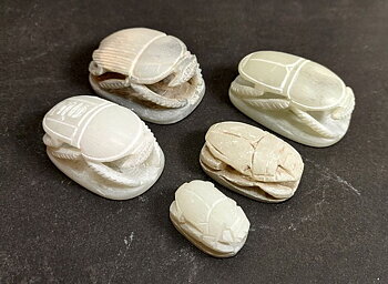  Egyptisk Skarabé i Alabaster sten