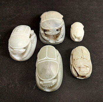  Egyptisk Skarabé i Alabaster sten