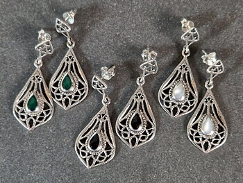 Stiftörhängen i Silver med Cabochon