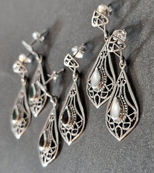 Stiftörhängen i Silver med Cabochon