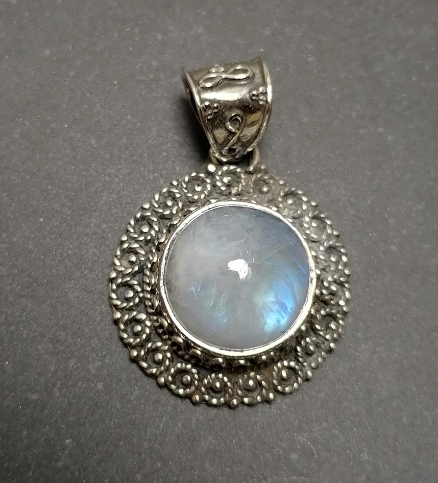 Regnbågsmånsten Sterling silver filigran cabochon hänge  