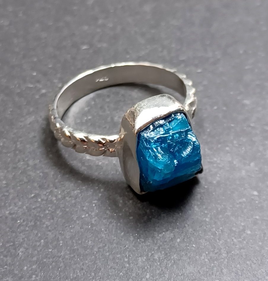 Silverring med Rå  Blå Apatit