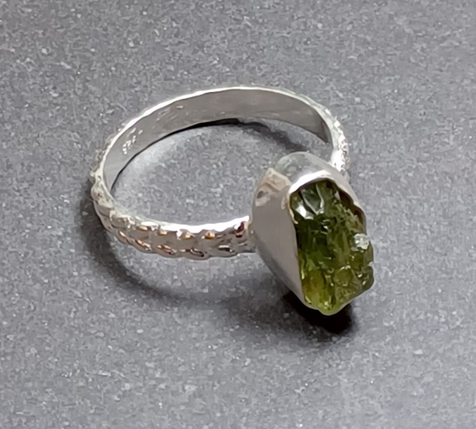Silverring med Rå Peridot