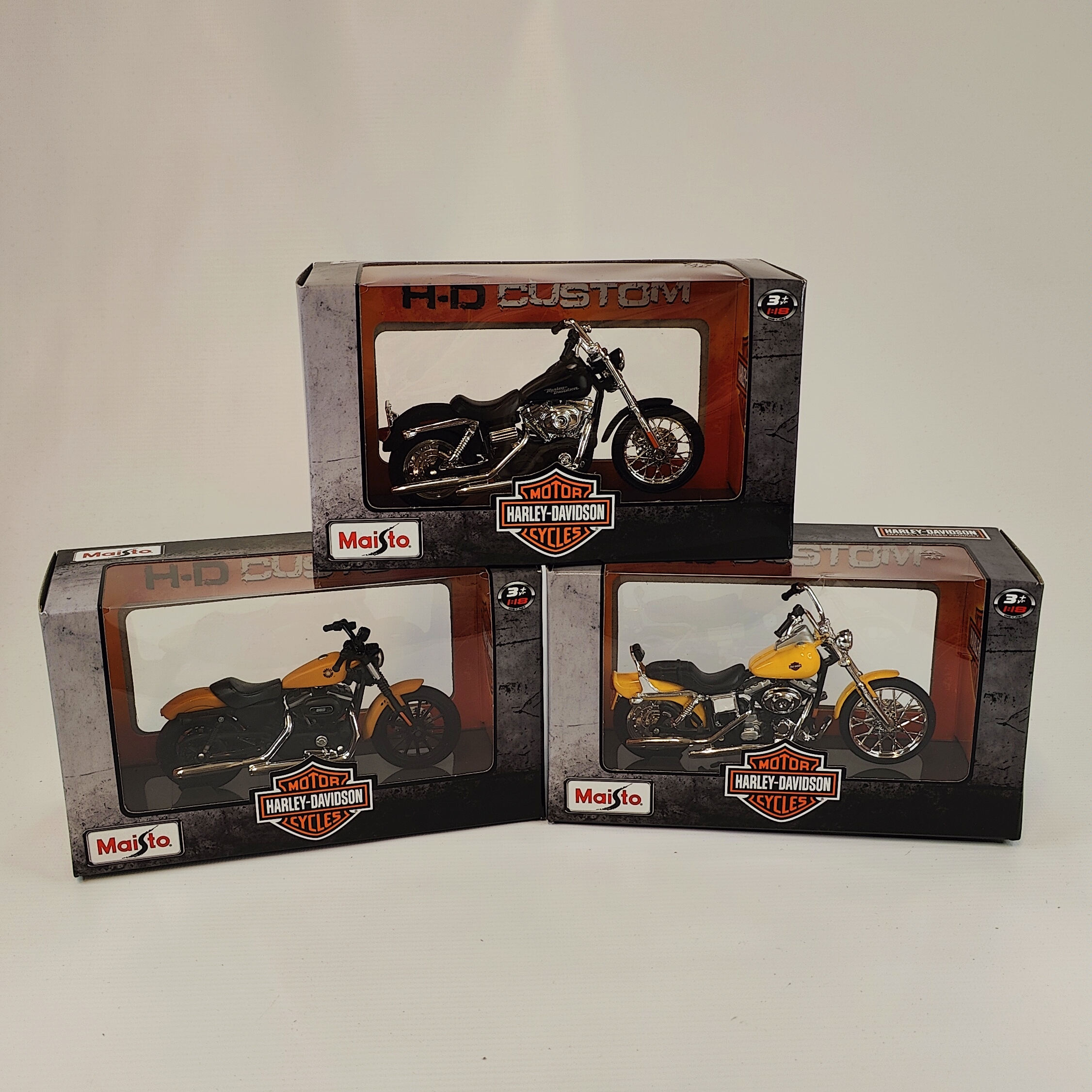 Maisto Harley Davidson Motorcycles with stand 1:18