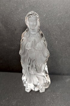 Bedjande Moder Maria  i Glas -10cm