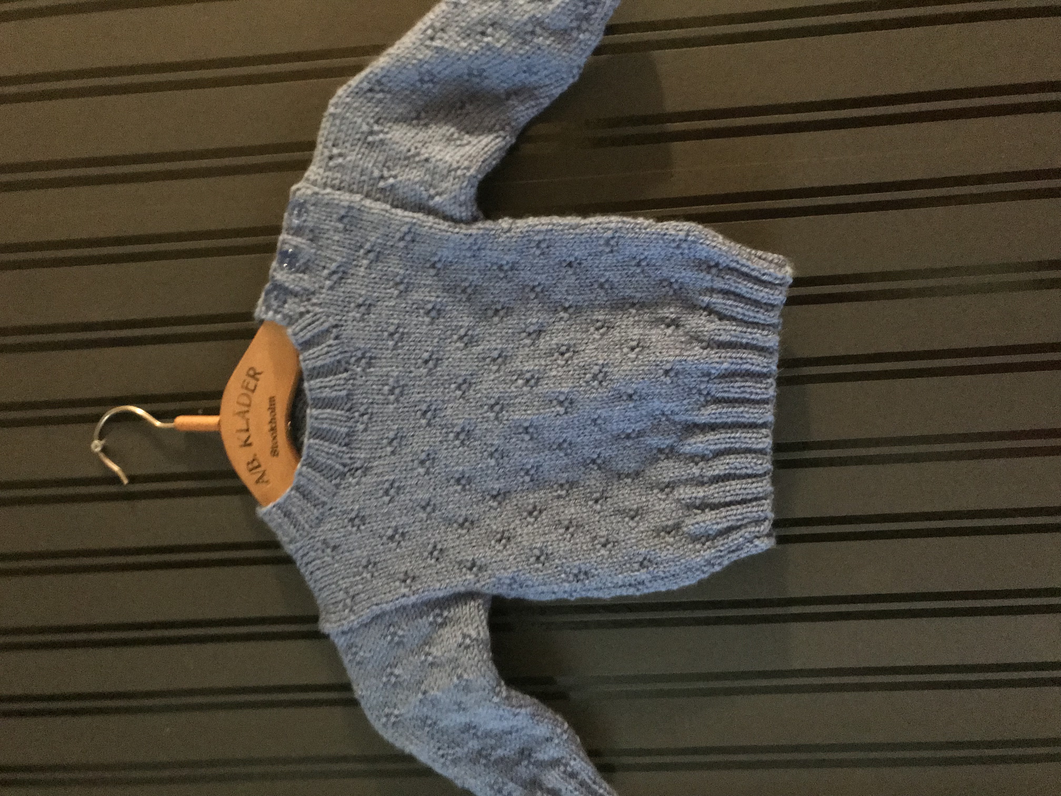 Handstickad babytröja 1 år.