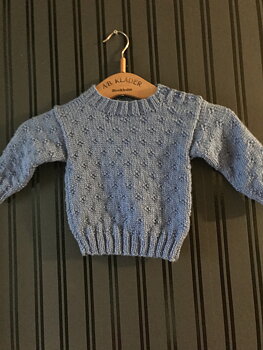 Handstickad babytröja 1 år.