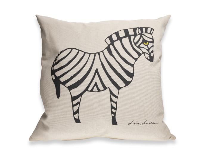 LISA LARSSON KUDDFODRAL ZEBRA SVART PÅ SAND
