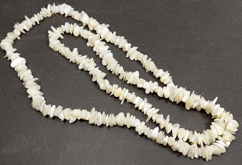 Pärlemor Chip Halsband, ca. 90cm 